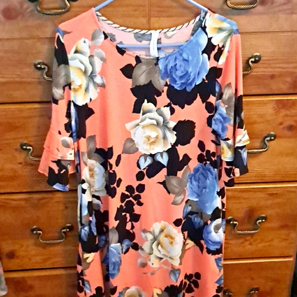 Honey Me Floral dress, size Medium